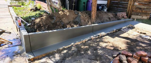 Low retaining wall