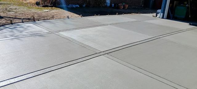Driveway with tooled control joints