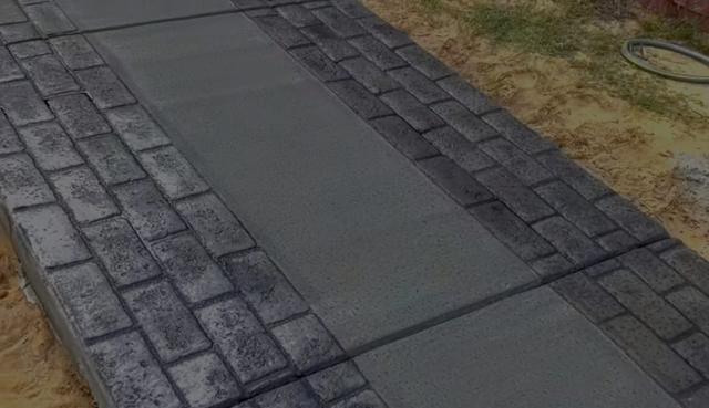 Cobblestone stamped border