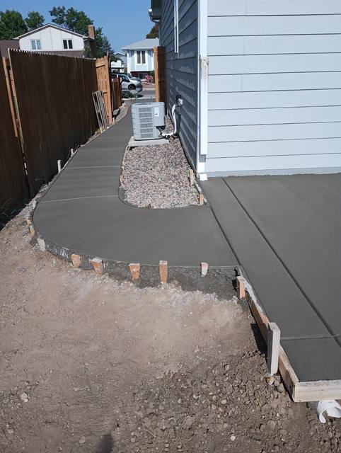 Side-yard walkway